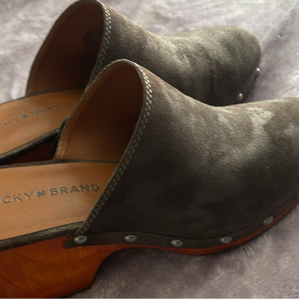 Lucky Brand Women's Brown Mules Clogs.